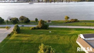 0 RIVER Drive, Moline, IL 61265