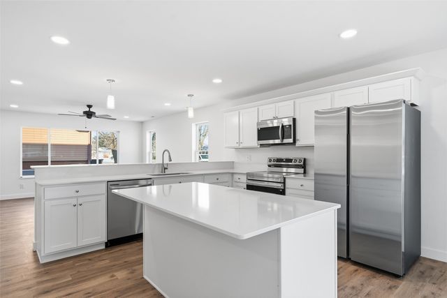 225 Clymer Road, Hiawatha, IA 52233