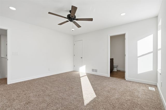 225 Clymer Road, Hiawatha, IA 52233