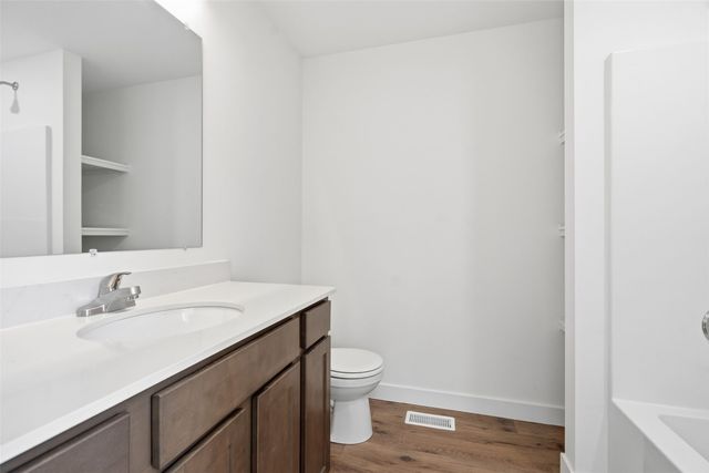 225 Clymer Road, Hiawatha, IA 52233