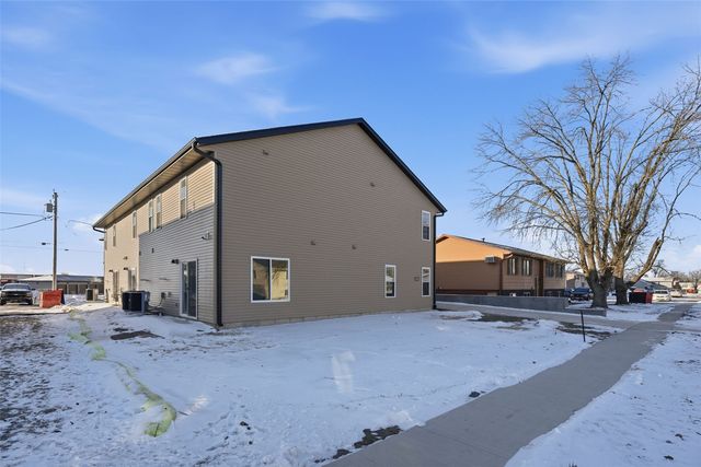 225 Clymer Road, Hiawatha, IA 52233