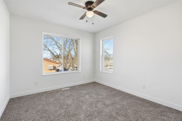 225 Clymer Road, Hiawatha, IA 52233