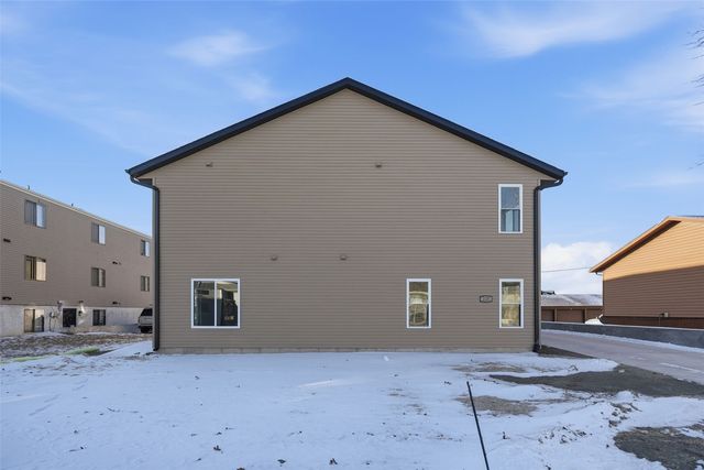 225 Clymer Road, Hiawatha, IA 52233