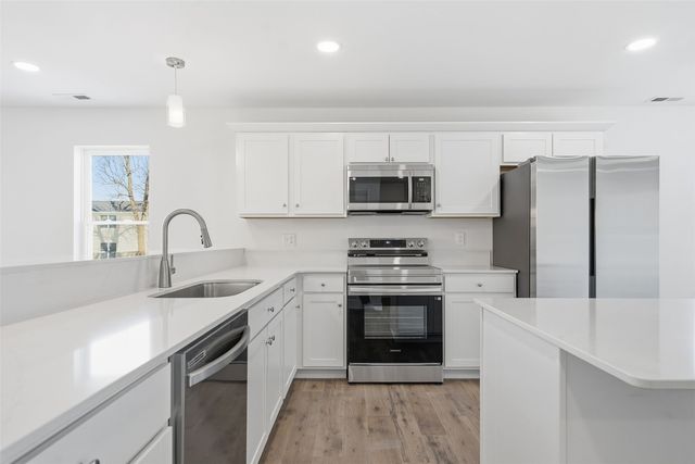 225 Clymer Road, Hiawatha, IA 52233