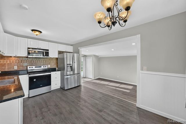 30534 Hennigan Street, Roseville, MI 48066