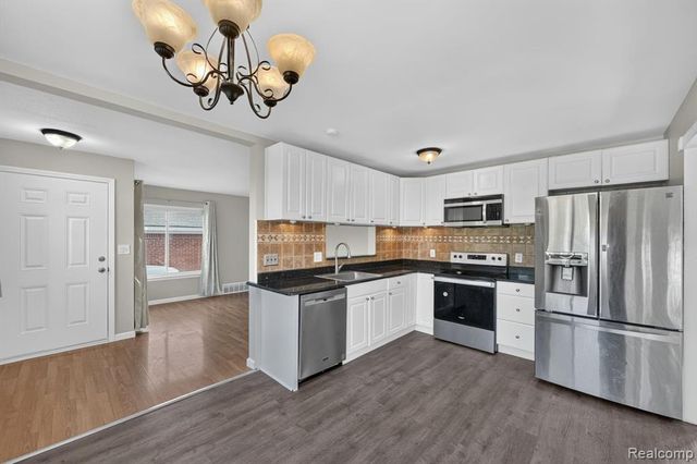 30534 Hennigan Street, Roseville, MI 48066
