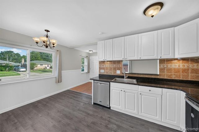 30534 Hennigan Street, Roseville, MI 48066