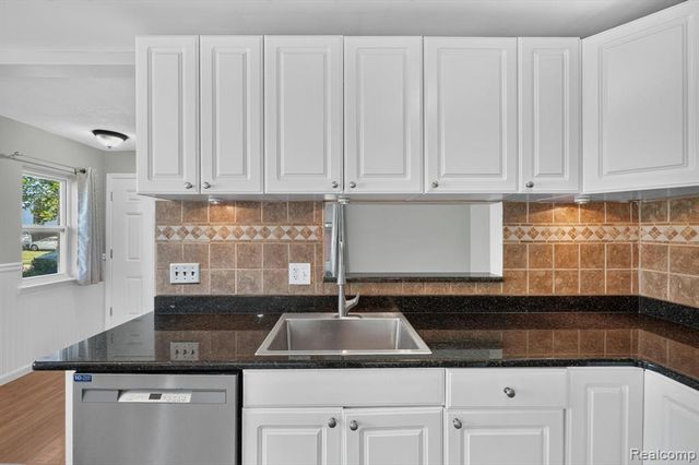 30534 Hennigan Street, Roseville, MI 48066