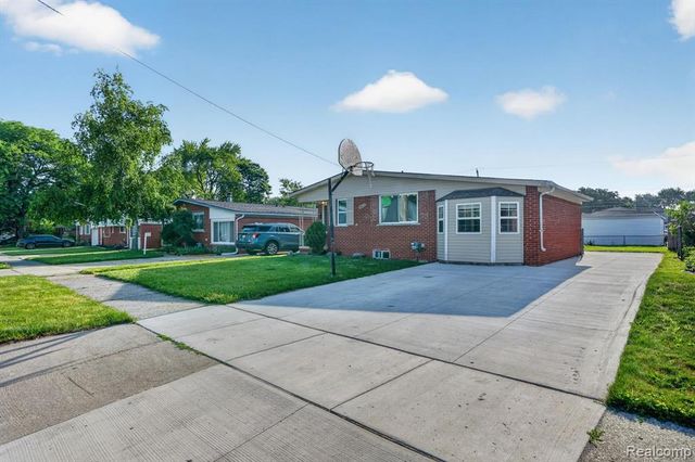 30534 Hennigan Street, Roseville, MI 48066