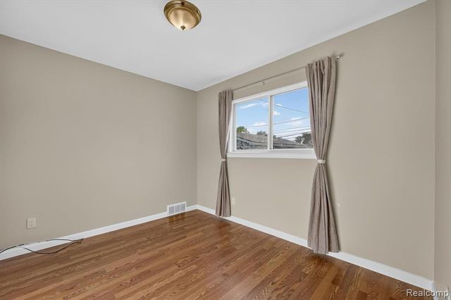30534 Hennigan Street, Roseville, MI 48066