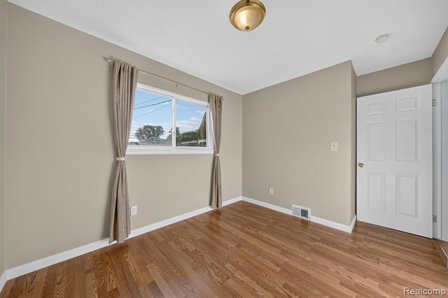30534 Hennigan Street, Roseville, MI 48066