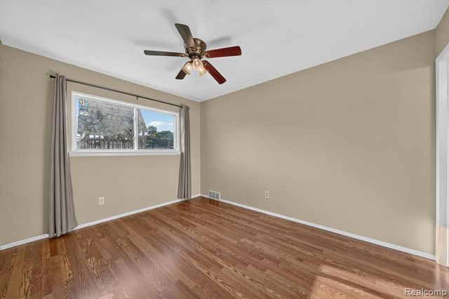 30534 Hennigan Street, Roseville, MI 48066