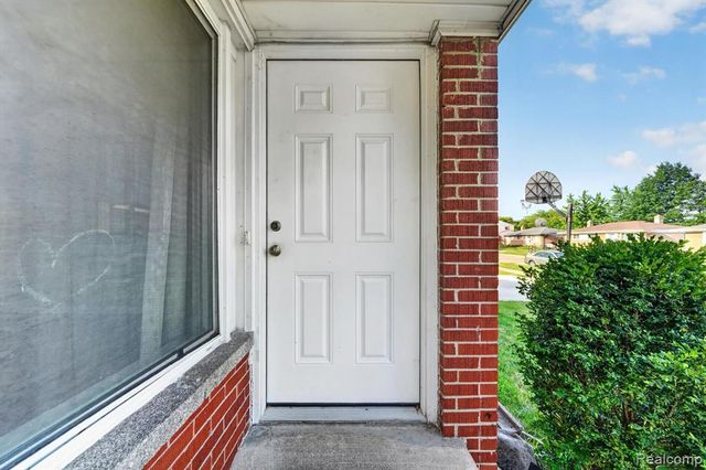 30534 Hennigan Street, Roseville, MI 48066