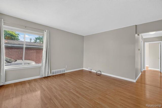 30534 Hennigan Street, Roseville, MI 48066
