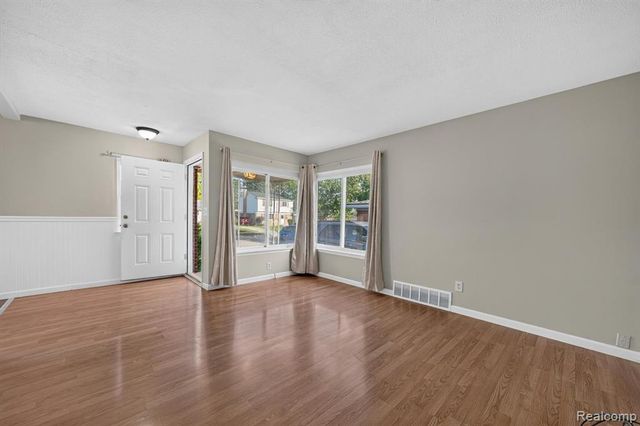 30534 Hennigan Street, Roseville, MI 48066