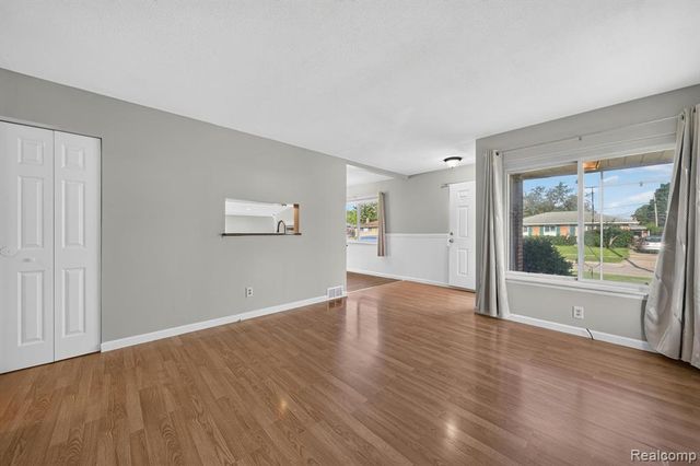 30534 Hennigan Street, Roseville, MI 48066