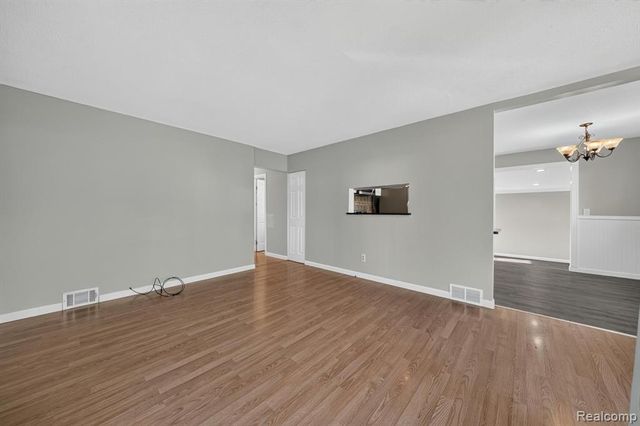 30534 Hennigan Street, Roseville, MI 48066