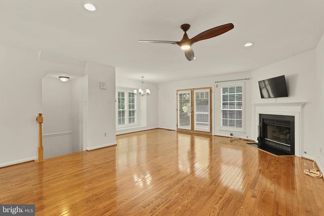1249 QUAKER HILL DR, Alexandria, VA 22314