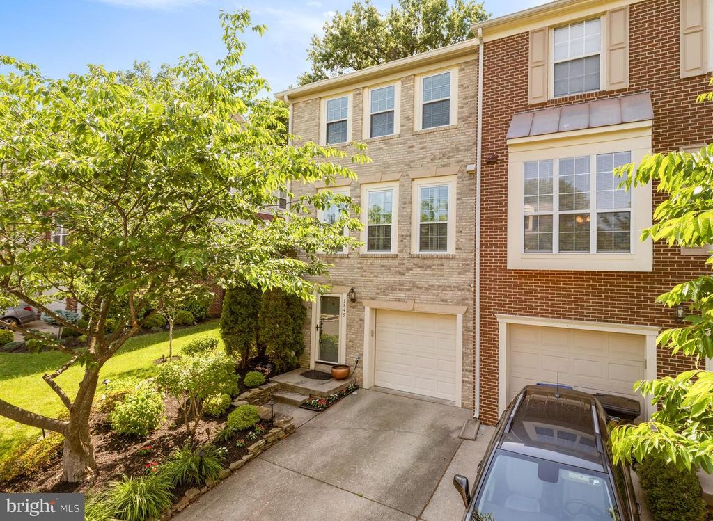 1249 QUAKER HILL DR, Alexandria, VA 22314