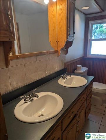 1440 Greenview Drive, Bethlehem City, PA 18018