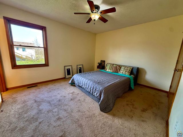 33124 W 87th Terr, De Soto, KS 66018