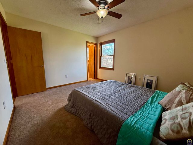 33124 W 87th Terr, De Soto, KS 66018