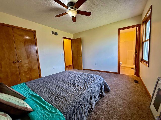 33124 W 87th Terr, De Soto, KS 66018