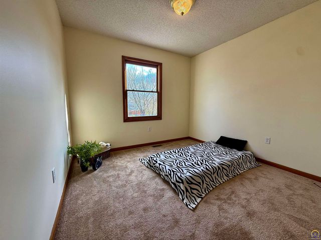 33124 W 87th Terr, De Soto, KS 66018