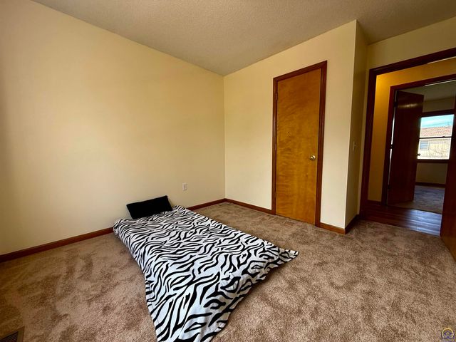 33124 W 87th Terr, De Soto, KS 66018