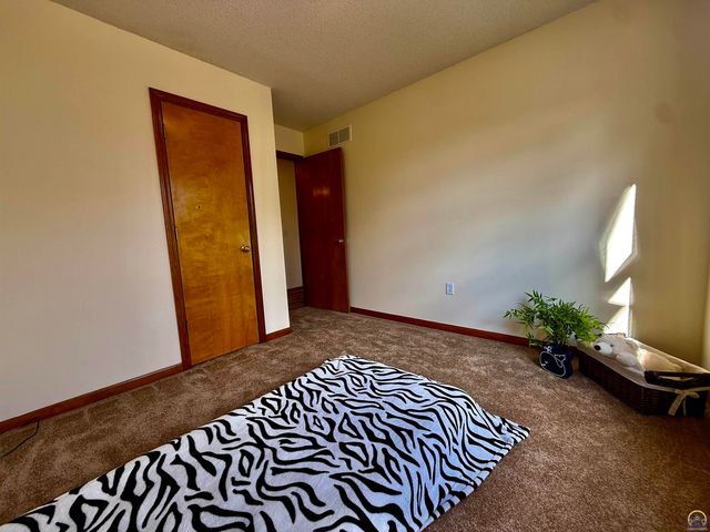 33124 W 87th Terr, De Soto, KS 66018