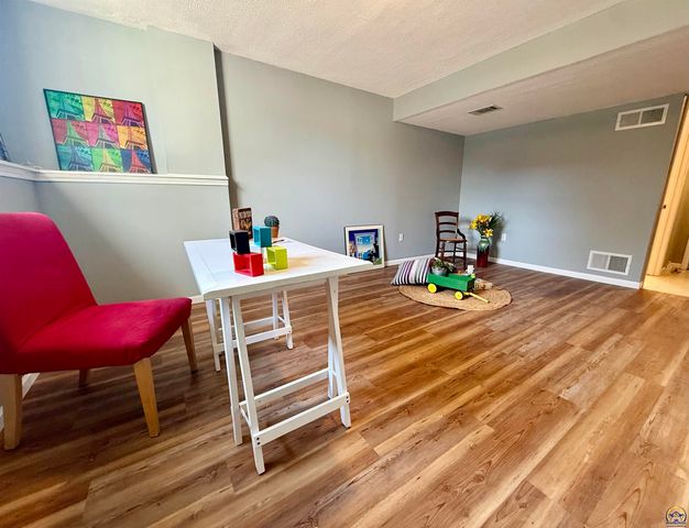 33124 W 87th Terr, De Soto, KS 66018