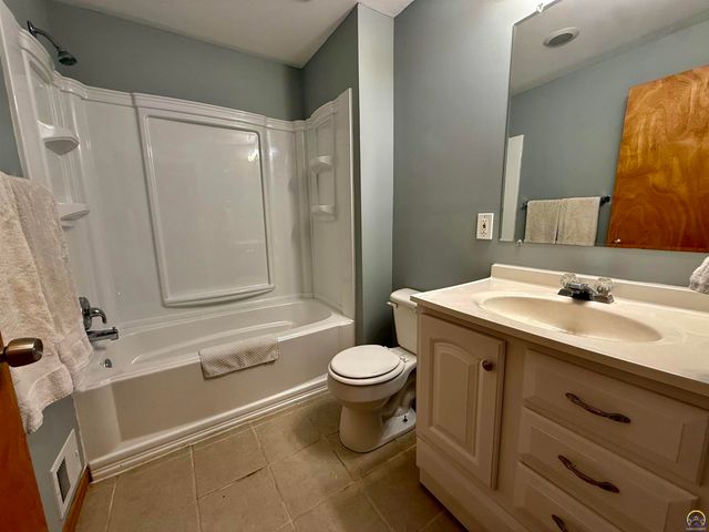 33124 W 87th Terr, De Soto, KS 66018