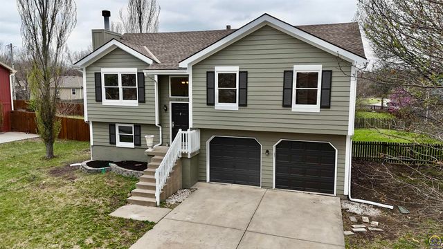 33124 W 87th Terr, De Soto, KS 66018