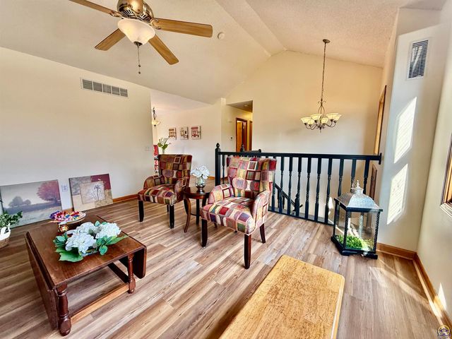 33124 W 87th Terr, De Soto, KS 66018