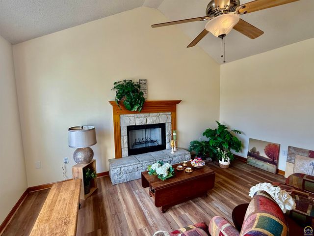 33124 W 87th Terr, De Soto, KS 66018