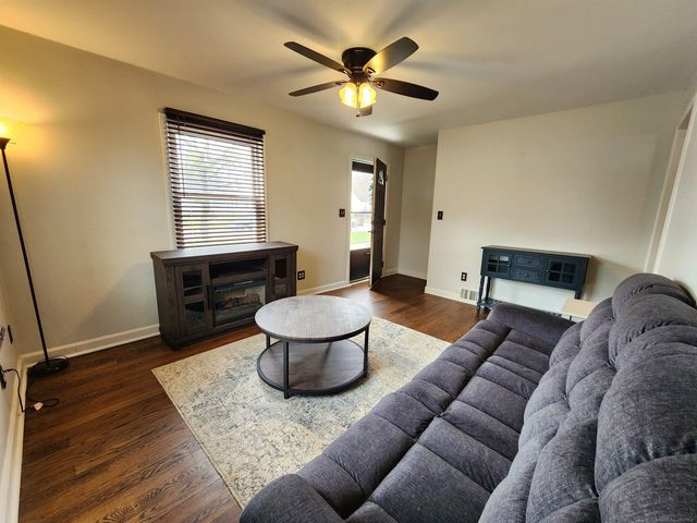 33988 Currier Street, Wayne, MI 48184