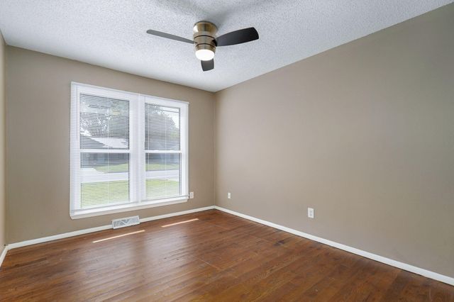 2520 S Fort Avenue, Springfield, MO 65807