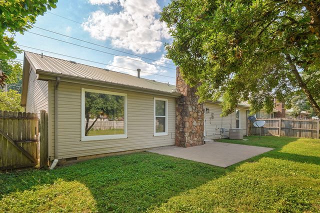 2520 S Fort Avenue, Springfield, MO 65807