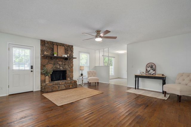 2520 S Fort Avenue, Springfield, MO 65807