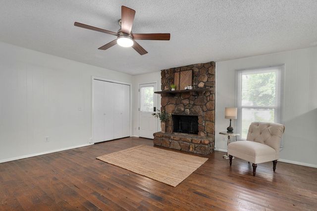 2520 S Fort Avenue, Springfield, MO 65807