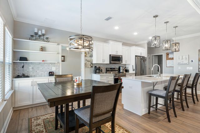 10 Lucky Lane, Mary Esther, FL 32569