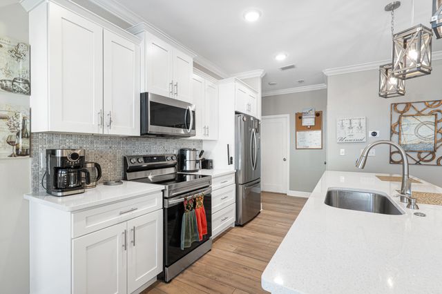 10 Lucky Lane, Mary Esther, FL 32569