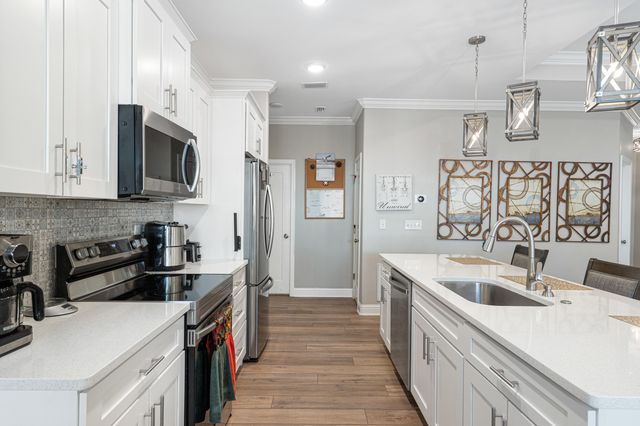 10 Lucky Lane, Mary Esther, FL 32569