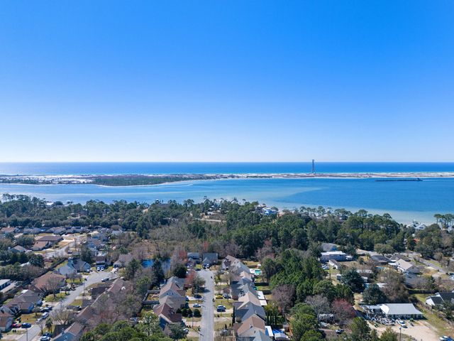 10 Lucky Lane, Mary Esther, FL 32569