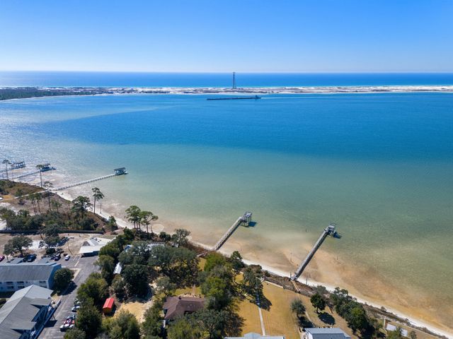 10 Lucky Lane, Mary Esther, FL 32569