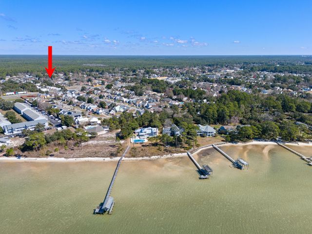 10 Lucky Lane, Mary Esther, FL 32569