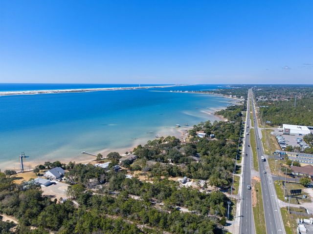 10 Lucky Lane, Mary Esther, FL 32569