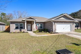 10 Lucky Lane, Mary Esther, FL 32569
