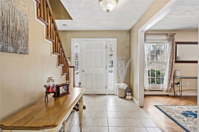 32 Starr Drive W, Narragansett, RI 02882