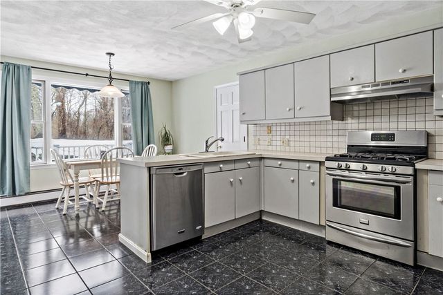 32 Starr Drive W, Narragansett, RI 02882